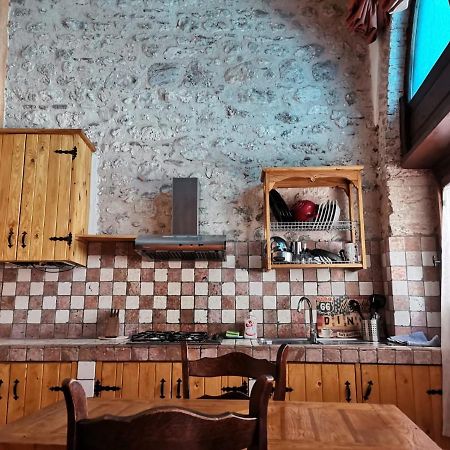 Piazzetta Del Forno - Monolocale Con Soppalco Apartment Assergi Bagian luar foto