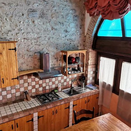 Piazzetta Del Forno - Monolocale Con Soppalco Apartment Assergi Bagian luar foto