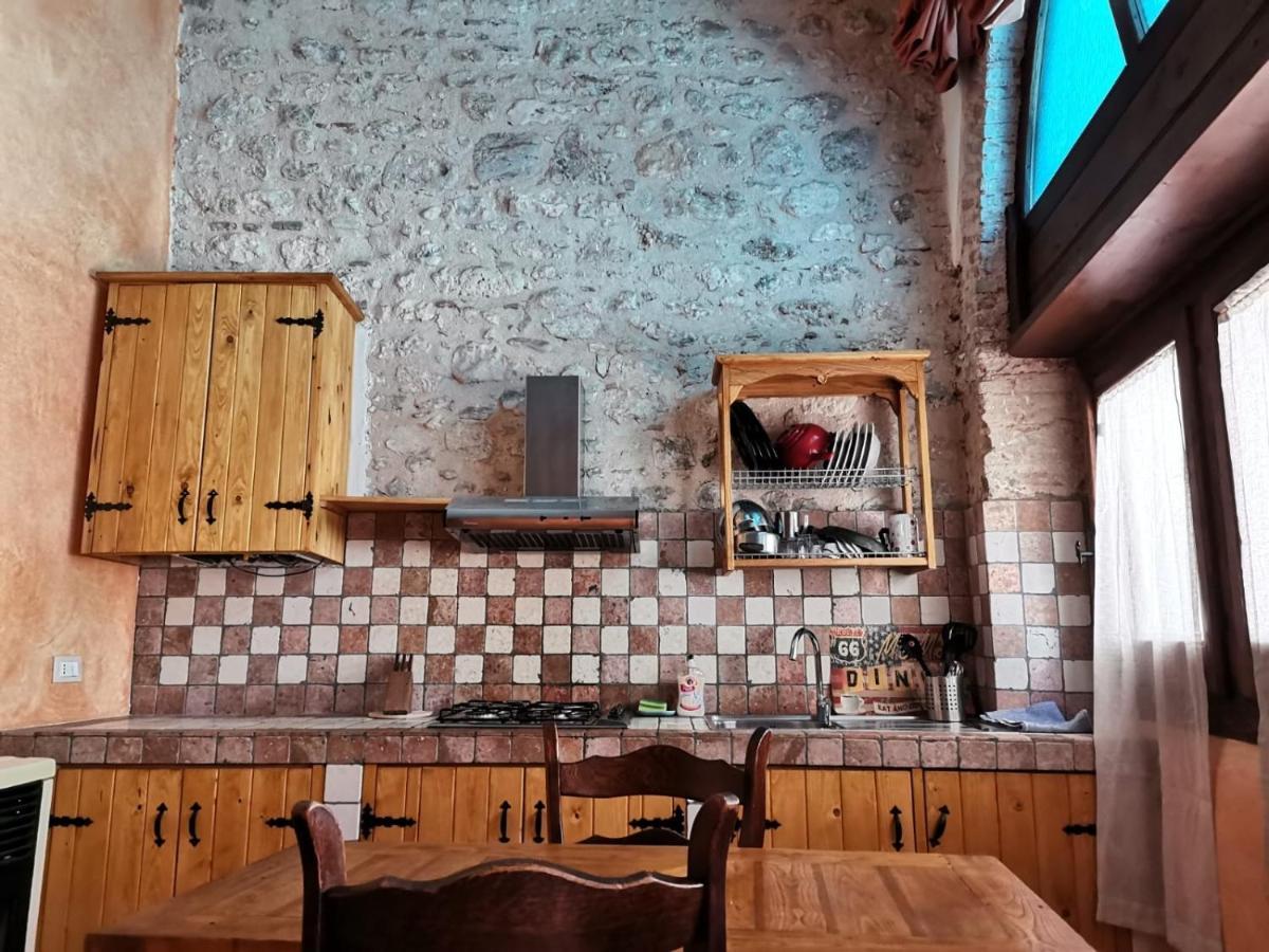 Piazzetta Del Forno - Monolocale Con Soppalco Apartment Assergi Bagian luar foto