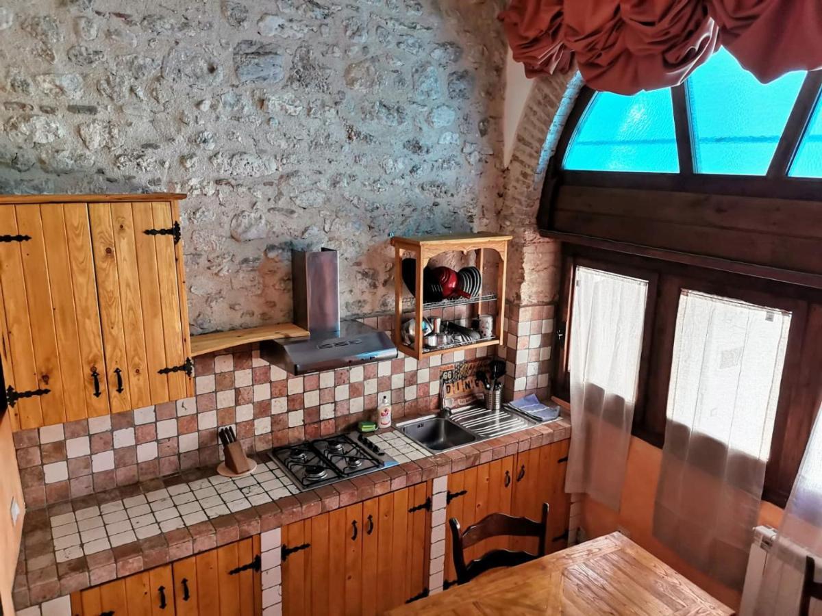 Piazzetta Del Forno - Monolocale Con Soppalco Apartment Assergi Bagian luar foto